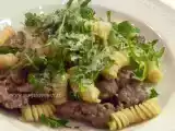 Ricetta Fusilli melanzane salsiccia rucola