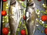 Ricetta Branzino al forno con erbe aromatiche e verdure di primavera