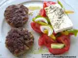 Ricetta Bifteki con insalata greca
