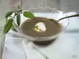 Ricetta Zuppa di funghi e panna acida profumata al tartufo