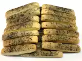 Ricetta Biscottini salati con caprino e sale nero di cipro