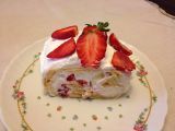 Ricetta Rotolo di bigne con panna e fragole