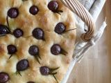 Ricetta Focaccia con olive e rosmarino