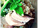 Ricetta Insalata tiepida di quinoa, salmone e avocado su ananas caramellato