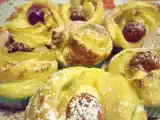 Ricetta Roselline di pasta brioche con mele e ciliegie