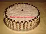 Ricetta Torta con panna al caffè con ripieno di crema al caffè e gocce di cioccolata.