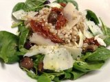 Ricetta Insalata di grano saraceno, spinaci crudi, grana e pomodori secchi