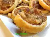 Ricetta Girelle di pasta sfoglia con prosciutto cotto, mozzarella e noci