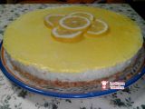 Ricetta Torta con fondo biscottato farcita con panna e gelatina al limone