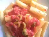Ricetta Rigatoni con olive verdi pomodoro e origano