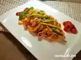 Ricetta Tagliolini con calamari spillo, al pesto di mandorle e ricotta infornata.