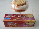 Ricetta Tiramisu allo yogurt con pesche noci caramellate alla cannella