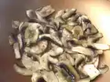 Ricetta Tagliatelle al cacao con ricotta al tartufo salsiccia e funghi