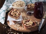 Ricetta Trancetti ai fiocchi d’avena con marmellata di lamponi.