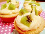 Crostatine con crema e kiwi