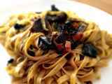 Ricetta Fettuccine al tartufo con funghi e pancetta