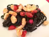 Ricetta Tagliolini al nero di seppia con gamberi e pomodorini pachino