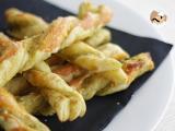 Ricetta Treccine di pesto e parmigiano