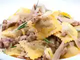 Ricetta Ravioli al sugo di cipolle e salsiccia