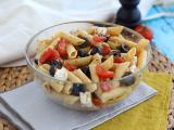 Ricetta Pasta fredda con feta, olive nere e pomodori