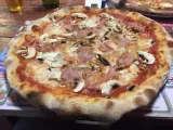 Ricetta Pizza al prosciutto e funghi - la ricetta spiegata passo a passo
