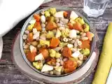 Ricetta Insalata d'autunno: fagioli, cavolfiore, zucca, mele e nocciole