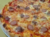 Ricetta Pizza con wurstel e salsiccia