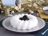 Ricetta Biancomangiare al cocco con coulis di prugne secche