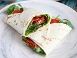 Ricetta Piadina arrotolata con salame, avocado, valeriana e pomodorini