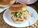 Ricetta Bagel con tacchino, coleslaw e uovo sodo