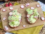 Ricetta Bruschette con philadelphia, cetrioli e ravanelli
