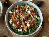 Ricetta Insalata agrodolce con fichi, rucola, mozzarella, avocado e quinoa