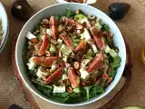 Ricetta Insalata agrodolce con fichi, rucola, mozzarella, avocado e quinoa