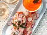 Ricetta Spiedini di tonno al sesamo con gazpacho di peperoni