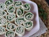 Rotolini di piadina con tonno, philadelphia e rucola