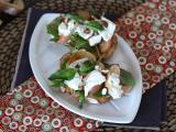 Ricetta Bruschette con burrata, pesche grigliate e rucola: l'idea agrodolce che stupirà tutti!