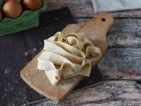 Ricetta Pappardelle all'uovo fatte in casa: la ricetta spiegata passo a passo