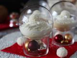 Ricetta Crema raffaello, il dolce al cucchiaio da favola in una pallina di natale