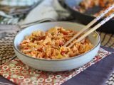 Ricetta Nasi goreng, un piatto indonesiano con pollo e gamberetti