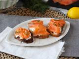 Ricetta Bruschette al salmone affumicato e formaggio fresco