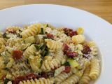 Ricetta Pasta con zucchine e pomodori secchi: un primo piatto veloce e gustosissimo!