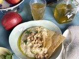 Ricetta Vellutata vegana di porri, sedano rapa e mela: leggera, cremosa e ricca di gusto