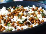 Ricetta Insalata di cetrioli con ceci croccanti, avocado e feta