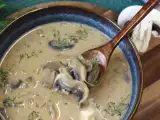 Ricetta Zuppa ungherese ai funghi cremosa con paprika e aneto