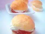 Ricetta Sfogliatine (fatte in casa) alla confettura di rose e panna