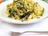 Ricetta Tagliatelle agli asparagi, profumo di mandorle e pecorino