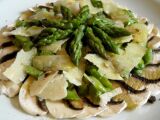 Ricetta Carpaccio di champignon, asparagi e scaglie di parmigiano.