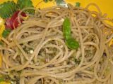 Ricetta Spaghetti integrali con pesto di semi di girasole.
