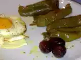 Ricetta Uova al tegamino e friggitelli con capperi e acciughe