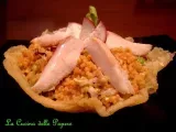 Ricetta Insalata di couscous con verdure e pesce bianco su cestino di pecorino